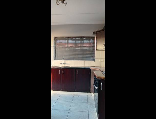 2 BEDROOM FREESTANDING FOR SALE IN HIGH RIDGE